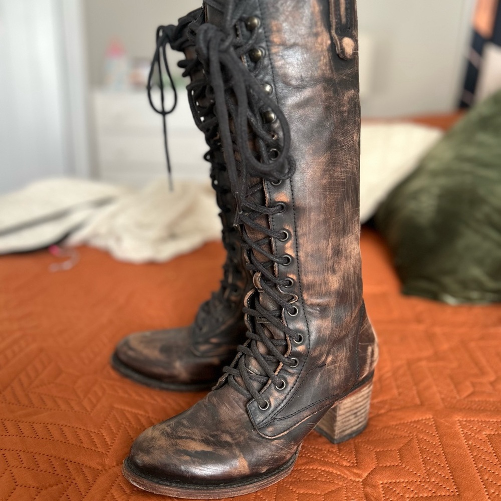 Lace-Up Knee-High Leather Boots - Distressed Brown